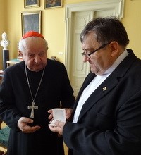 Kardinal Dziwisz primio predstavnike župe Trnovčica i predao im relikviju sv. Ivana Pavla II.